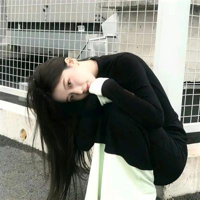 踉跄的女孩